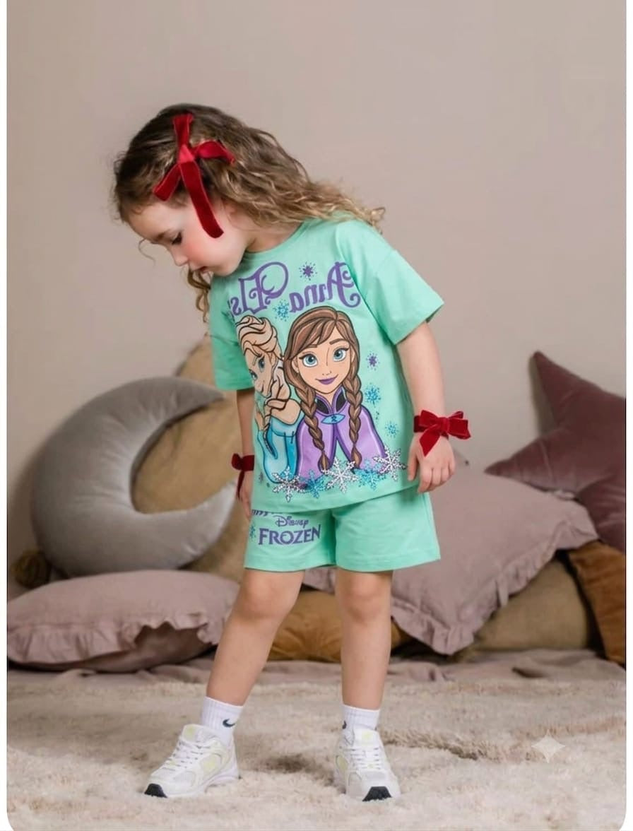 KARLAR ÜLKESİ KIZ ÇOCUK ŞORTLU TAKIM